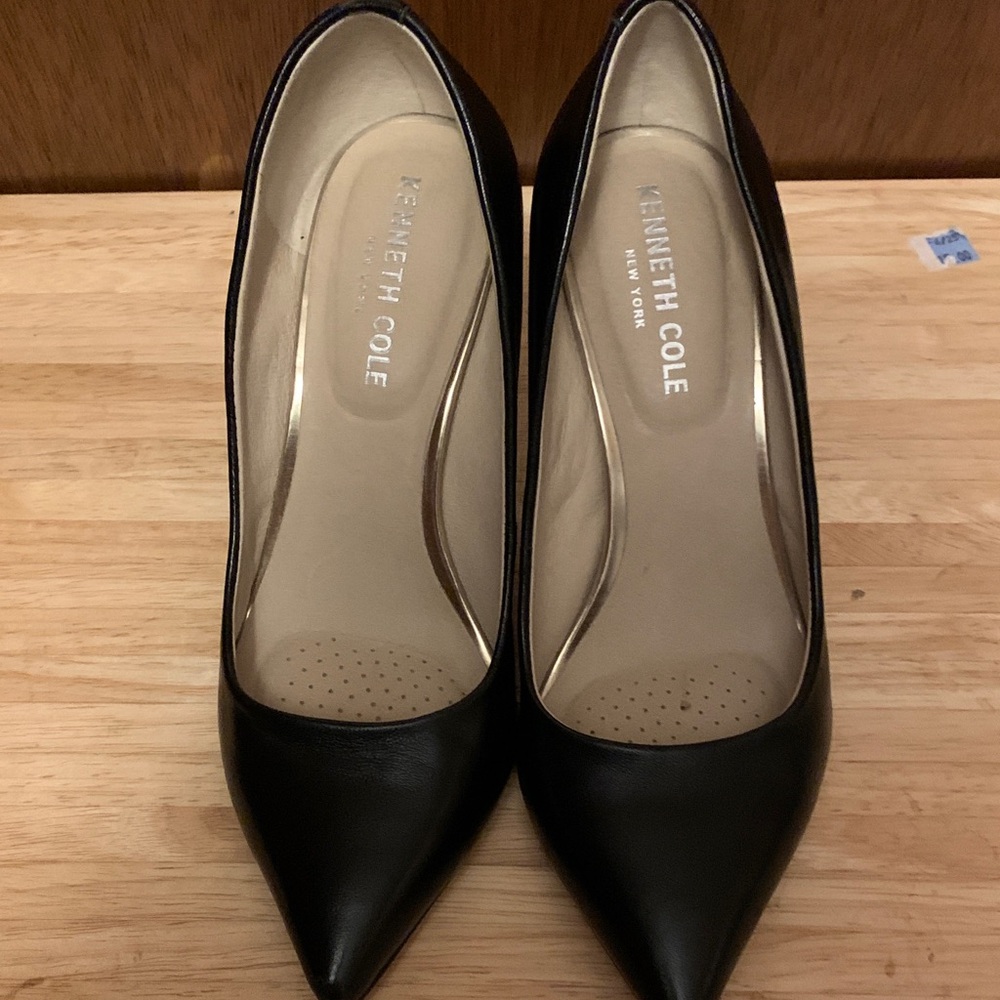 Kenneth Cole Classic Black Heels